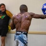 Ange Loosa Instagram - @killcliff_fc warming up 🤸🏿‍♂️ @henrihooft @gilbert_burns @coachstrout @wolverine_170 @coachgjones 🔙🔜 🥷🏿 @ufc @victoryleaf 🔋 📸 : @photo.kim_smith Salt Lake City, Utah
