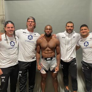 Ange Loosa Instagram - Job Done @ufc 278 🥷🏿⚔️ 
Thank you all ❤️
 
@henrihooft @gilbert_burns @coachgjones @coachstrout  @jaredflashgordon  @nickyloosa @kimmm_smith @killcliff @sanfordmma @victoryleaf @randelaleman @magllc @dietter_navarro_202020_ @marques_165  @nikaev @satotenten @drcpeacock