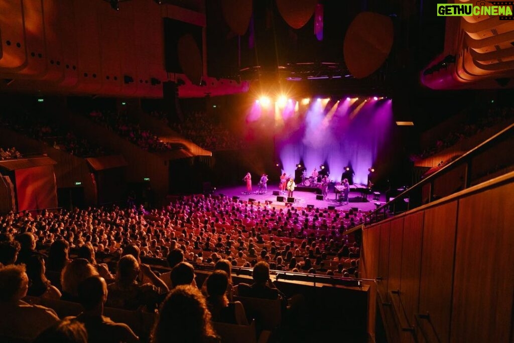 Angel Olsen Instagram - Sydney Opera House was a dream. Thank you to everyone coming out to these shows in Australia. You’ve been so kind. 3 more to go ❤️ Photos by @moloneygeorgia
