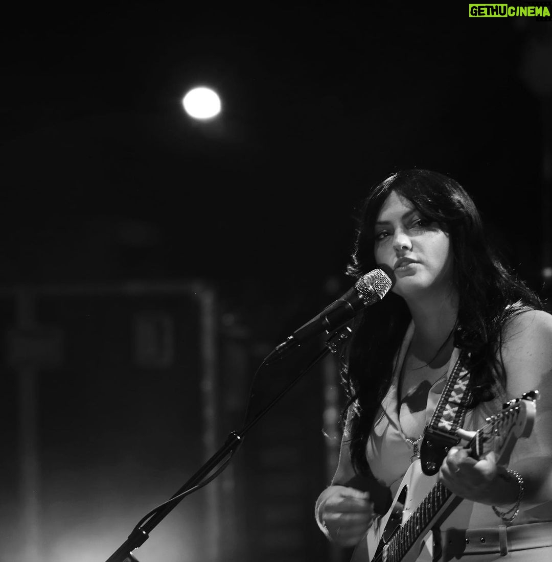 Angel Olsen Instagram - Some photos from the last few shows with the best @sharonvanhalen and @julienrbaker This is the final week of the Wild Hearts Tour! See you tonight Vermont. Photos by @natalieescobedo @rettrogers Aug. 15 - Shelburne, VT @ The Green at Shelburne Museum
Aug. 16 - LaFayette, NY @ Beak & Skiff Apple Orchards
Aug. 18 - Boston, MA @ Leader Bank Pavilion
Aug. 19 - Philadelphia, PA @ Skyline Stage at The Mann
Aug. 20 - New York, NY @ Central Park Summerstage
Aug. 21 - New York, NY @ Central Park Summerstage (SOLD OUT)