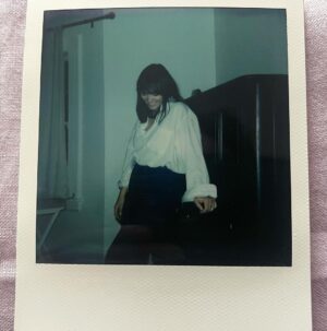 Angel Olsen Instagram - Impromptu photoshoot with my sweetheart @maximludwig 🌹
