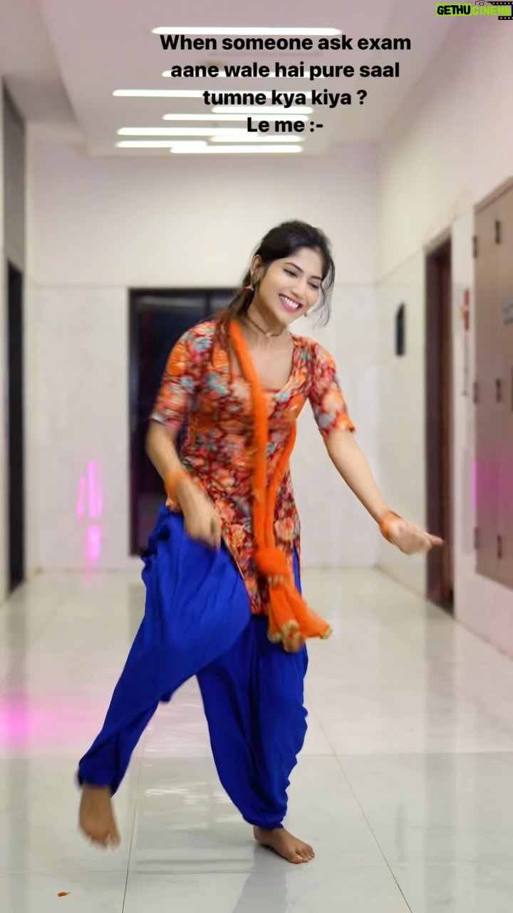 Angel Rai Instagram - Apne pure saal kya kiya ? #foryou #angelrai #trending #viral #fun #instagood #instadaily #instafun #newyear #newyearcelebrations🎉 #angellovers #wings #angel