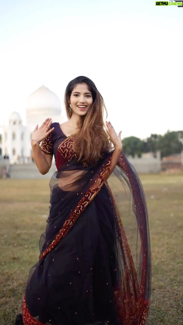 Angel Rai - 0.9 Million Likes - Baato ne teri jadu kiya 😍
Shot by :- @mahi_dewasi_99
#wings #angelrai #love #foryou #explore
#trendingreels #trending #viral #trend #newstyle #newyear #newyear2023 #love #fun #funnyvideos