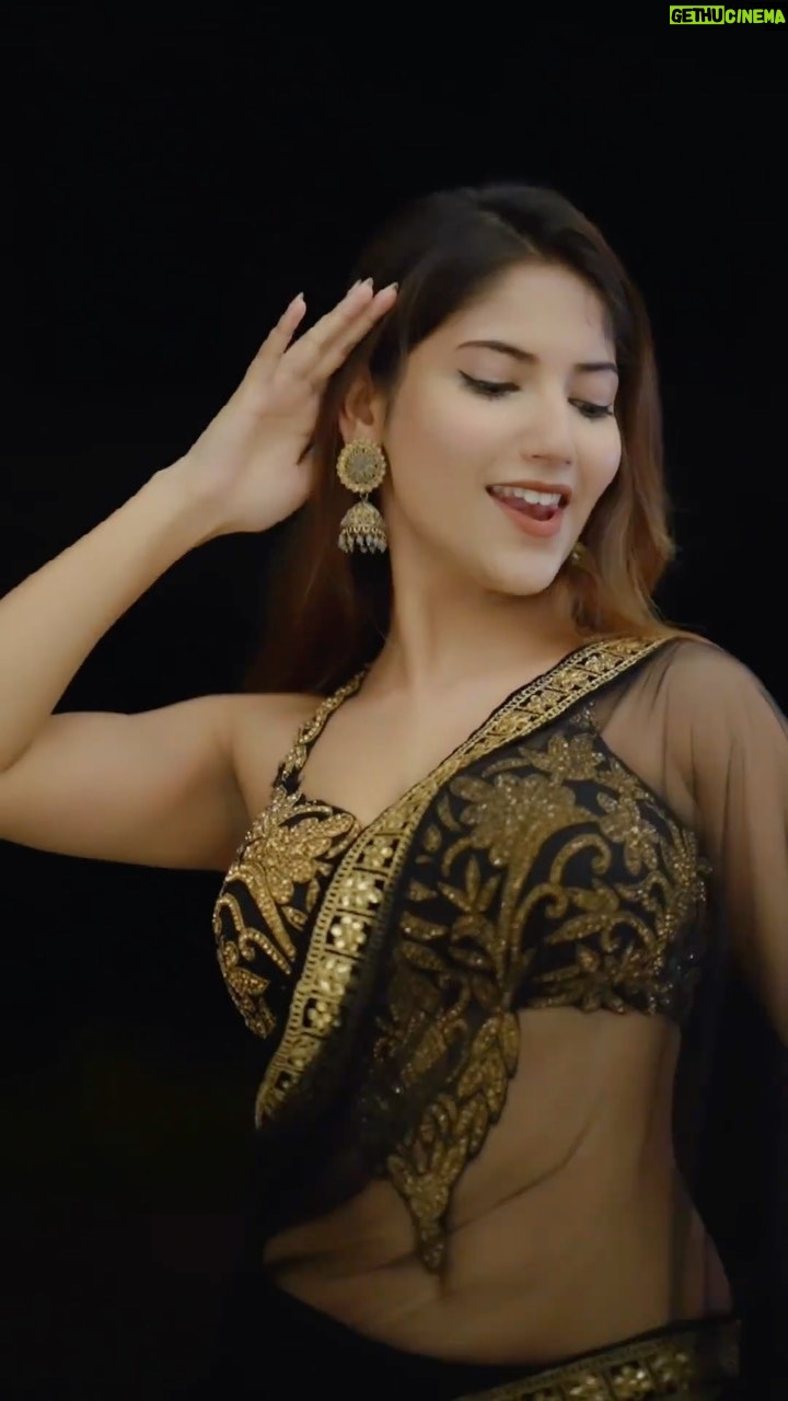 Angel Rai Instagram - Chamka chamka ✨😉 #angelrai #foryou #explore #saree #wings #love #trending #viral #fun #indian #metacreator #wings #traditional