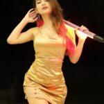 Angel Rai Instagram - In the bright future you can’t forget your past ✨ #foryou #foryoupage #angelrai #trending #viral #fun #bright #gold #style #angellovers #wings #people #indiangirl #oscar #gold #goldengirl