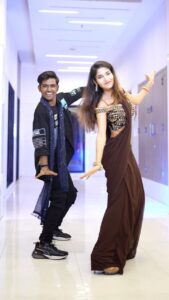 Angel Rai Instagram - No1 on trending 🔥🔥 #foryou #angelrai #taklubaadshah #trending #instareel #dance #fun #masti #friendship #friends #style #traditional #trend #pahadi #pahadidance