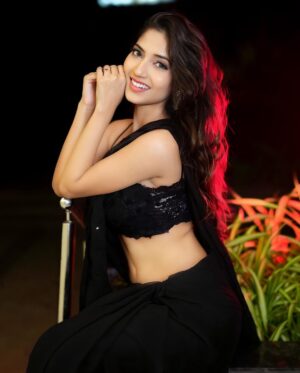 Angel Rai Instagram - kuch kahna hai kya apko ???

#foryou #angelrai #trending #viral #angelovers #angel #wings #trend #indiangirl #saree #traditional #beauty #instapic