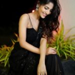 Angel Rai Instagram - kuch kahna hai kya apko ??? #foryou #angelrai #trending #viral #angelovers #angel #wings #trend #indiangirl #saree #traditional #beauty #instapic