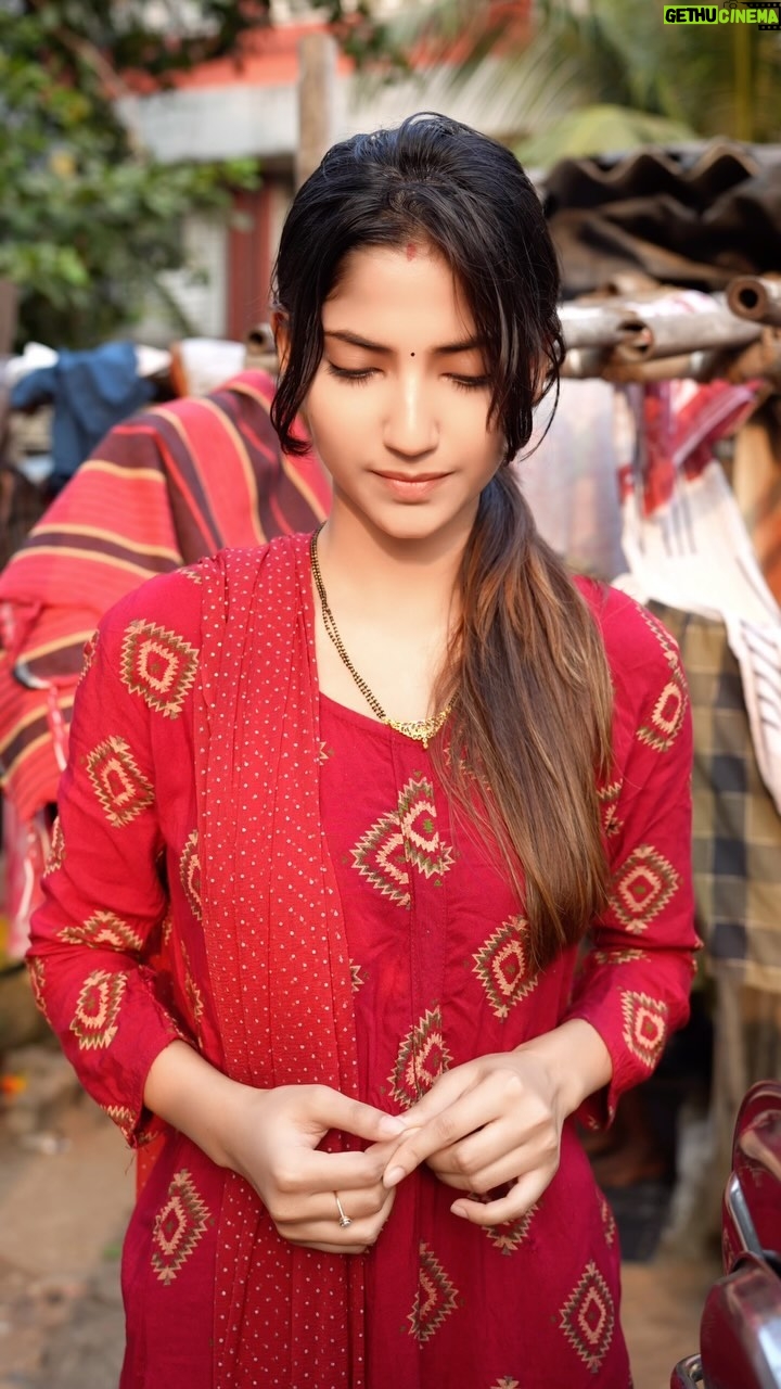 Angel Rai Instagram - Paisa ya insan ??? Kya important hai life main ???? #foryou #angelrai #trending #wings #emotions #sadvideos #sadstatus #life #instagram #instagood #story #angellovers #happiness #indian #shortstory #trend #love #stylish #pain