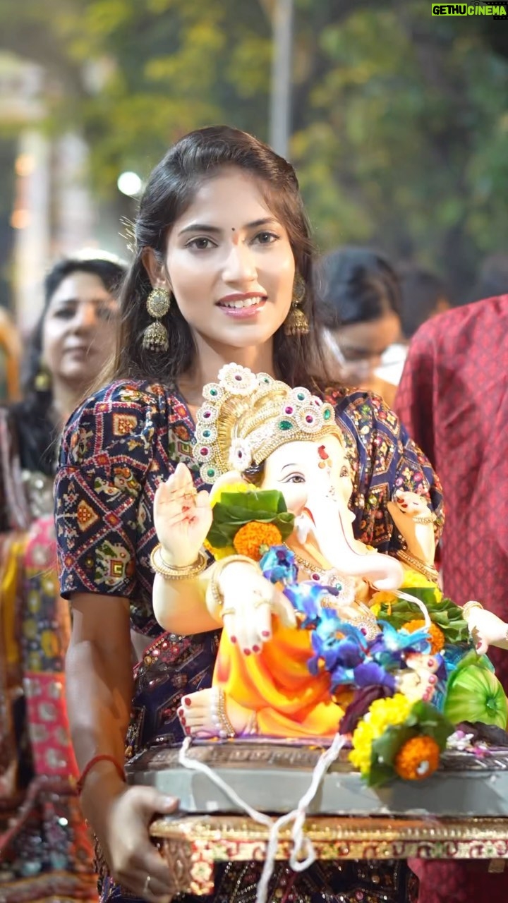 Angel Rai Instagram - Ganpati bappa ki kripa hum sab par bani rahe #ganpatibappamorya #foryou #angelrai #trending #viral #instareel #instaviral #festival #indian #festival #indianfestival