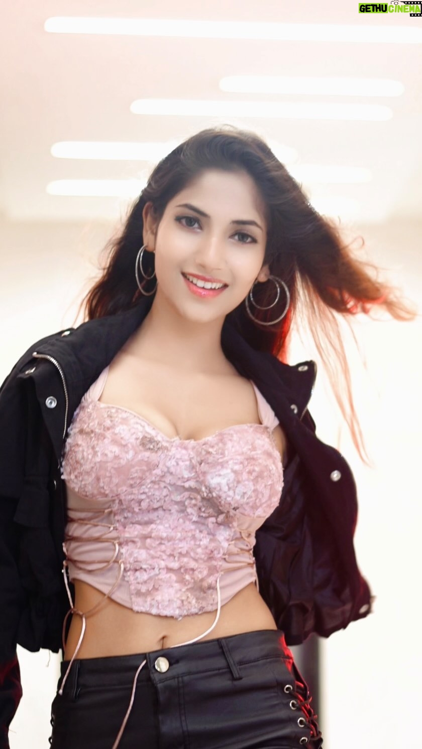 Angel Rai Instagram - Trending song aa gaya hai guys ππ₯ #foryou #angelrai #trending #viral #foryoupage #style #fun #bigboss #system #angellovers #trend #love #badshah #new #instagram #ai #viralvideos #viralreels #viralpost #style #indiangirl #blackdress