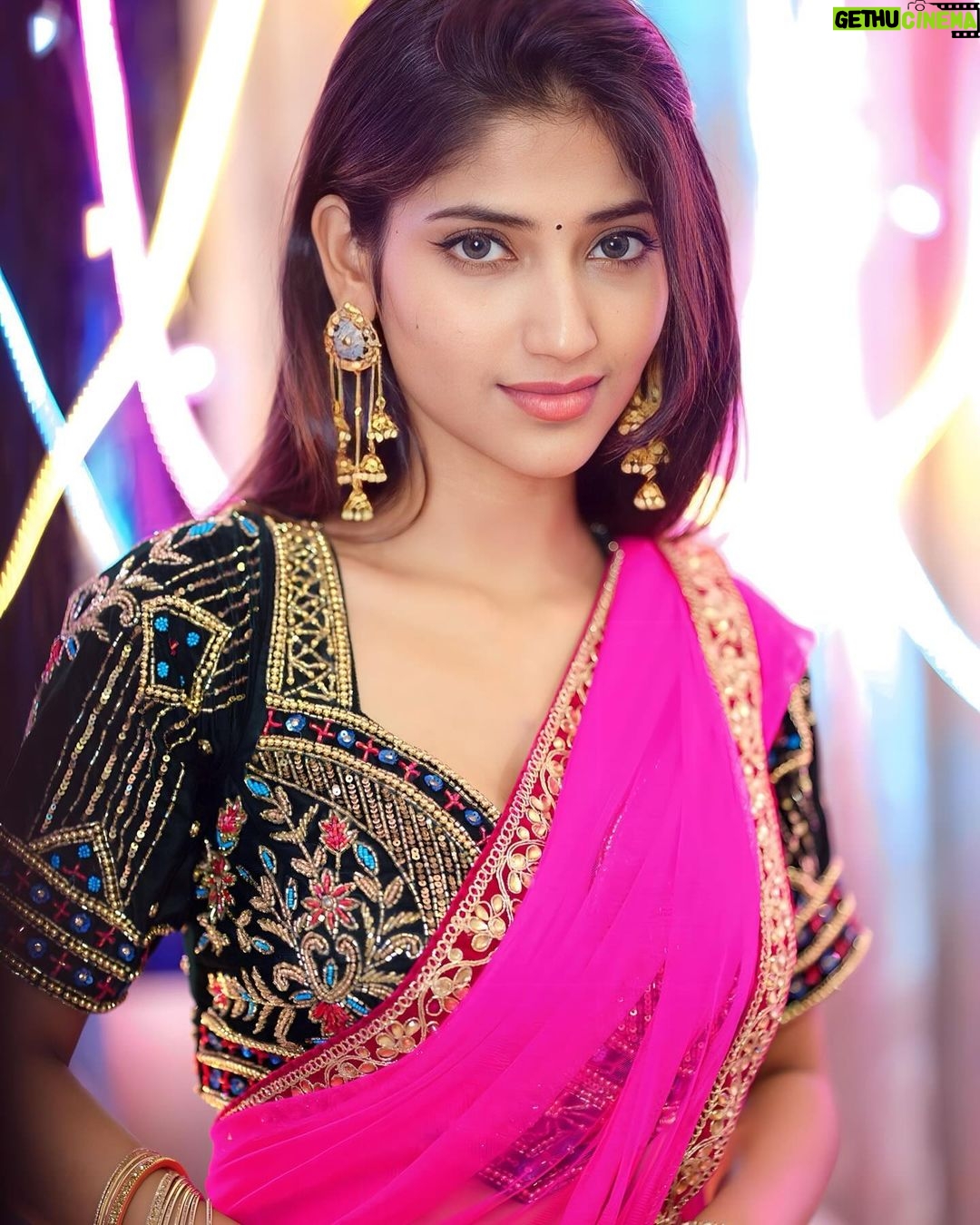 Angel Rai Instagram - May this Diwali bring you new opportunities, new achievements and new dreams. Happy Diwali â¤ď¸đ⨠#foryou #angelrai #trending #happydiwali #festival #festivaloflights #proudtobeindian #hindu #love #prosperity