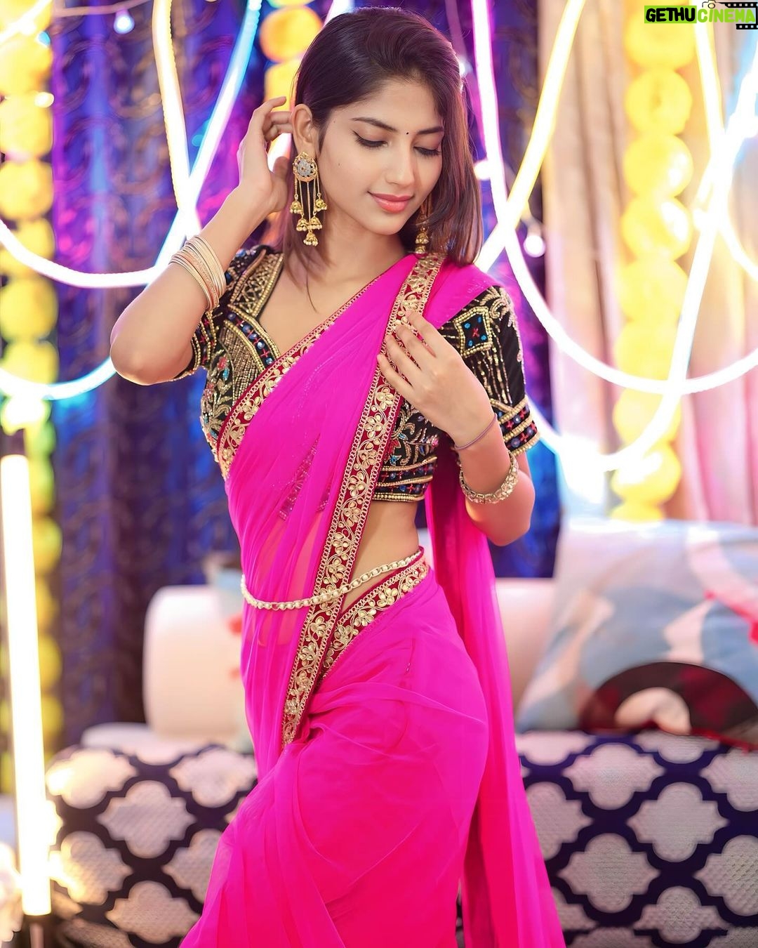 Angel Rai Instagram - May this Diwali bring you new opportunities, new achievements and new dreams. Happy Diwali â¤ď¸đ⨠#foryou #angelrai #trending #happydiwali #festival #festivaloflights #proudtobeindian #hindu #love #prosperity