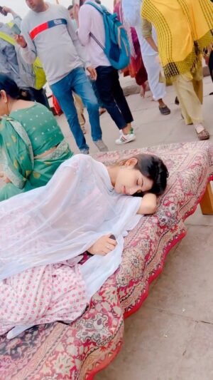 Angel Rai Instagram - Baba ki nagri mein chain ki neend ♥️

#foryou #angelrai #foryoupage #trending #viral ##fun #travel #angellovers #banaras #day #india #indiangirl #asia #iloveyou #iloveindia #tiktokviral