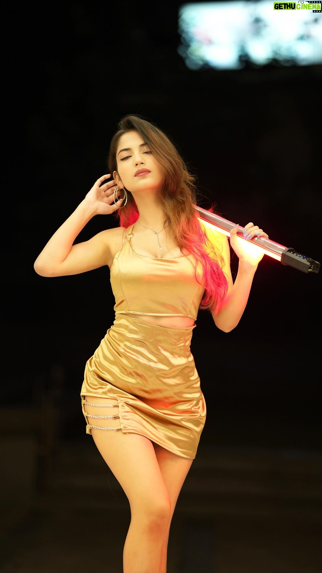 Angel Rai - 1.9 Million Likes - Be happy, be bright, be you ♥️
Shot by :- @mahi_dewasi_99
#foryou #foryoupage #angelrai #wings #people #goldengirl #trendingreels #viral #viralvideos #trend #fun #style #indian #angellovers #love #tiktok #tiktokviral #papichulo #girl #indiangirl