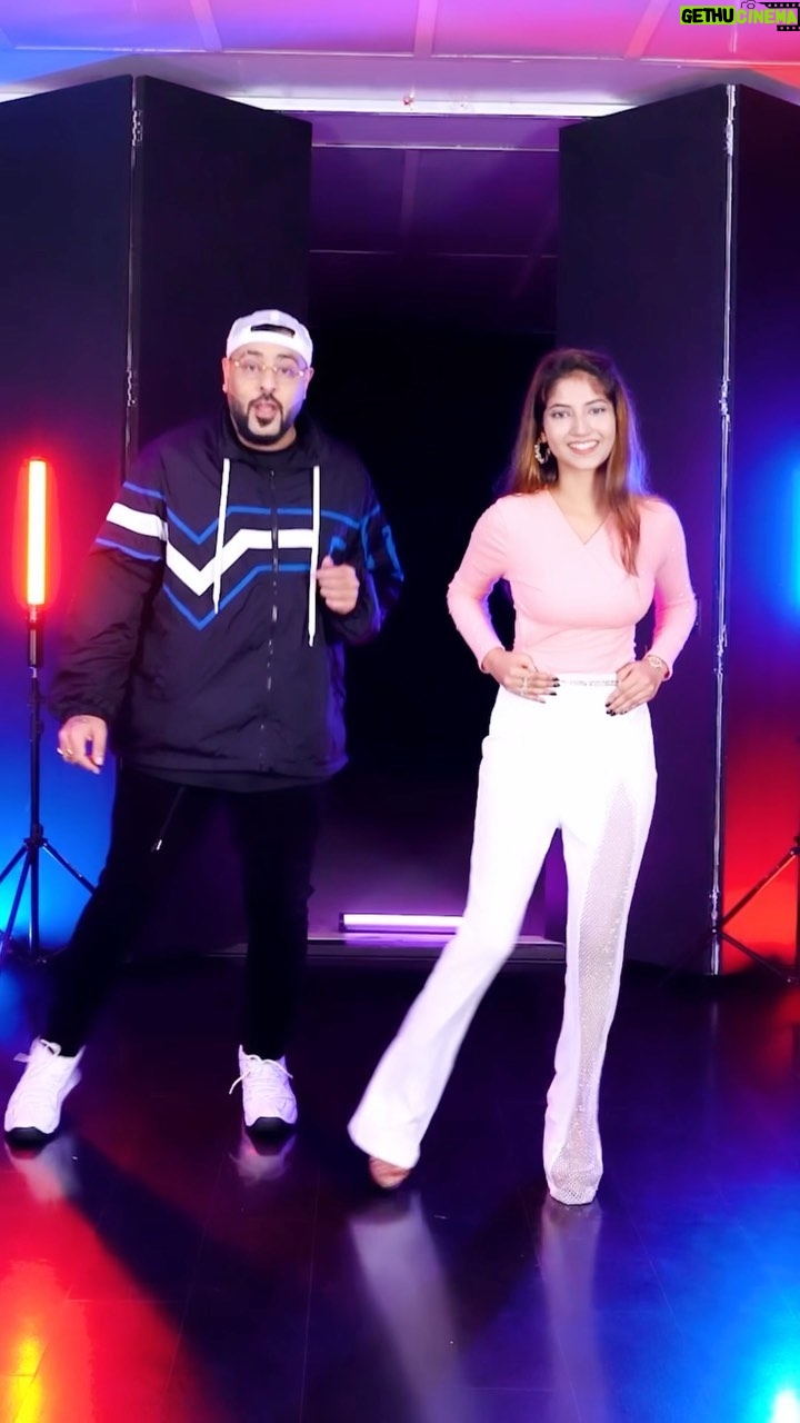 Angel Rai Instagram - Chehra hai chamkeela 🔥 @badboyshah @soniarathee @punitjpathakofficial #foryou #angelrai #wings #fun #love #dancechallange #celebration #trending #viral #trend #instatrend #instagood #instagram