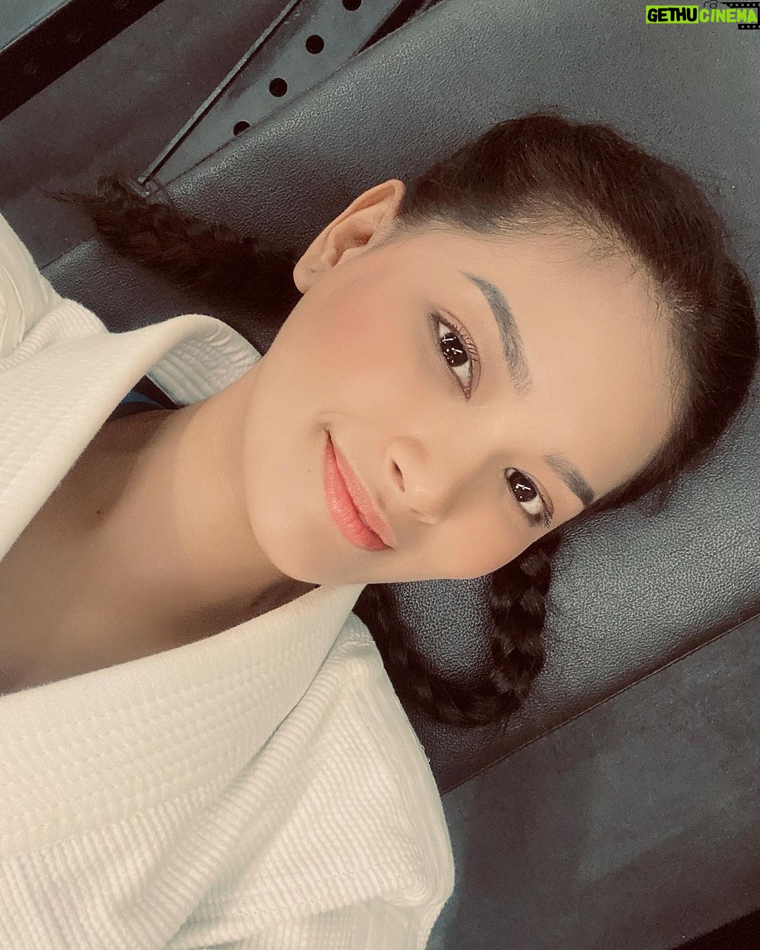 Angela Morena Instagram - smile ka naman diyan : )