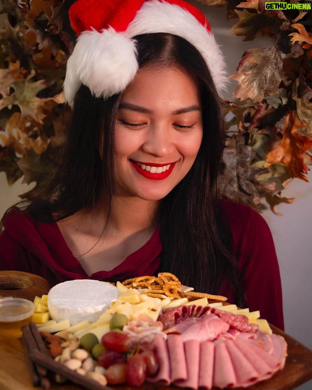 Angela Morena Instagram - Wishing everyone a joyous holiday season! ✨
