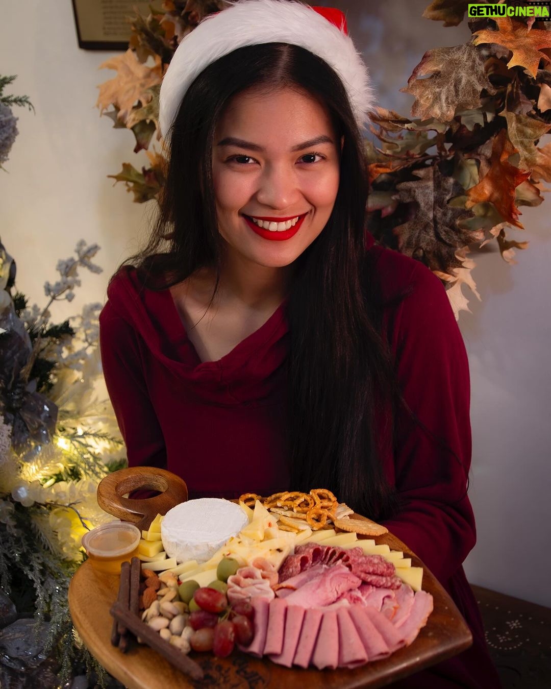 Angela Morena Instagram - Wishing everyone a joyous holiday season! ✨