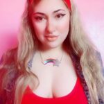 Angela Zahra Instagram - ❤️🌈Another amazing necklace by @thecraftyanteater I love it 😍 #thecraftyanteater #collaboration #angelazahra #انجيلا_زهرة