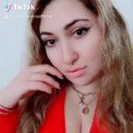 Angela Zahra Instagram - لكل الناس يلي عم تحاول تصنفني بصنف معين، مستحيل تقدرو ولا رح تلاقو العنوان المناسب الي. بس الاشخاص يلي بيعرفوني او عرفوني قدرو يشوفو اديش انا حساسة خجولة وبنفس الوقت جريئة.. الجرأة مع الخجل صعب ينوجدو سوا.. بس انا عندي التنين وهاد الشي يلي بخليني كون مميزة ومافي متلي بالكون 👑🥰و لهيك انا كتير صعب الناس السطحيين يفهمو شخصيتي.. اما يلي بيحبوني فأنا بحبكم اكتر مما تتخيلو 💖💖.. #انجيلا_زهراء #انجيلا_زهرة