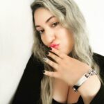 Angela Zahra Instagram - Kisses from Angela 👑🖤 Bracelet: @cycolinks Discount Code: ANGEL15 💋 LINK IN MY BIO #collab #angelazahra #cycolinks #انجيلا_زهرة