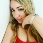 Angela Zahra Instagram - Im obsessed with this super cool bracelet and it was designed with my name on 😍 you can find more amazing unisex styles @cycolinks and here is a Discount Code for my followers: ANGEL15 Link in my Bio #cycolinks #collab #angelazahra #انجيلا_زهرة