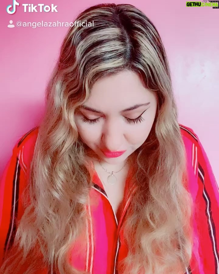 Angela Zahra Instagram - ✋🏻 In Your Dreams! بهديهم هالاغنية واذا ماقدرو يفهموها يطالعو الترجمة، واذا مع ترجمة مافهموها.. معناها في مشكلة عندهم بالاستيعاب 😅 اما انتو حبايبي الحلوين كيفكم اليوم انا اشتقتلكم كتير وبحبكم 💕 #انجيلا_زهرة