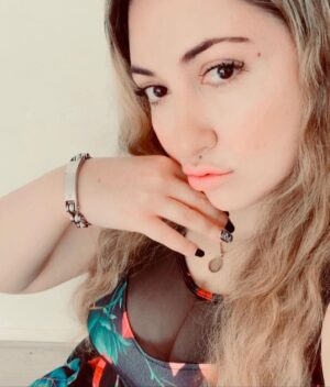 Angela Zahra Instagram - 🌺Bracelet: @cycolinks ✨discount code: ANGEL15 ✨Link in my Bio 💫 #cycolinks #collab #angelazahra #انجيلا_زهرة