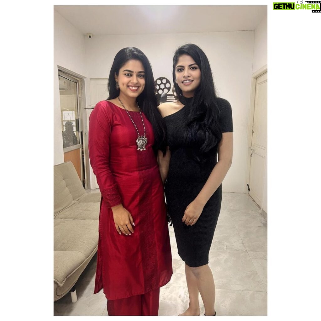 Angelin B Instagram - With this cutaey @siddhi_idnani Thanks for being super kind and amazing. Loved the entire conversation 💜 #angelin #nncs #sunnews #instagram #post #reels #trendit #reelitfeelit #sugar #daddy #red #black #chennaisuperkings #chennai #hot #sunset #summer #sweet