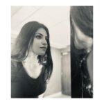 Angelin B Instagram - நெஞ்சில் ஒரு மின்னல் #angelin #trendingsongs #instagram #post #picoftheday #black #first #suntv #nncs