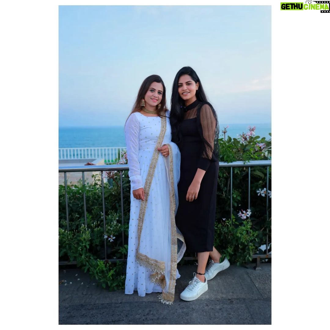 Angelin B Instagram - π€π€ It was lovely meeting you and ranting about random things π Such a powerbomb π₯ @iammanimegalai Pc @karthikchandhru.c π #reelitfeelit #reelsinstagram #instagood #instagram #reelkarofeelkaro #trending #positivity #manimegalai #suntv #cwc Annai Resorts and Spa