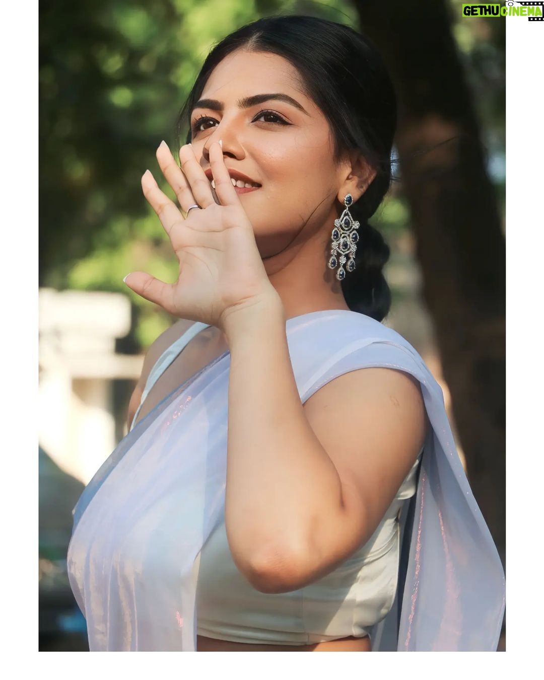 Angelin B Instagram - காண்பதெல்லாம் காதலடி! 🧿 @ponniyinselvanaudiolaunch @lyca_productions 📸 @hemanathan_muthusamy Makeup and hairdo- @pavi_.artistry Costume @oshinanil Jewellery @chennai_jazz #angelin #sunnews #suntv #vanakamthamizha #nncs #ponniyinselvan #audiolaunch #liker #photooftheday #love #instagood #photography #instapic #liking #l4l #ilikeit #likeme #tflers #likesforlike #likes4followers #trendingreels Nehru Indoor Stadium