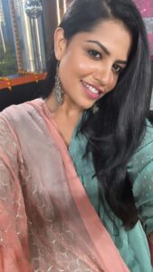 Angelin B Instagram - Twenty one and teal 🧚🏻‍♂️👗 #trendingreels #trendingsong #angelin #nncs #vanakamtamizha #suntv #anchorangelin #chennaiparties #instatrends #teallove #21