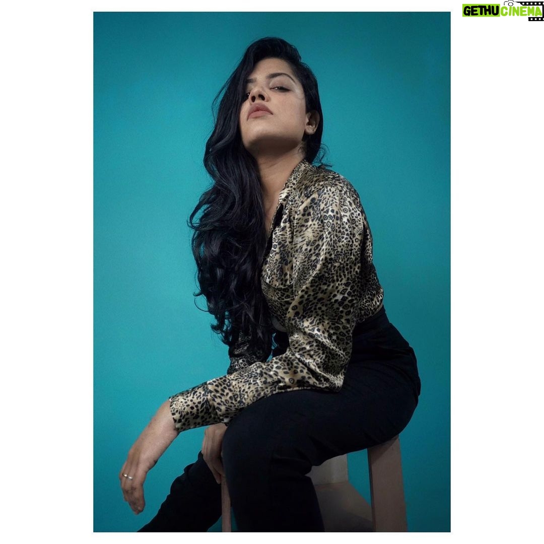 Angelin B Instagram - The messy masterpiece! ❤️🔥 #NNCS #sunnewslive #angelin #attitude #altitude #love #passion #modelling #runbabyrun #cinema #nenjilthunivirundhal #nadodimannan #goldenglobe #instatrends #mymynthralook Chennai, India