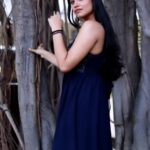 Angelin B Instagram - என்ன சொல்ல போகிறாய்?🧿 : : 📸 @mg_photography06 👗 @coolclub_chennai #trendingreels #trendingnow #nncs #angelin #modeling #chennai #anchor #black #photography #reelitfeelit #gamisjumbo #vjangelin #love #peace
