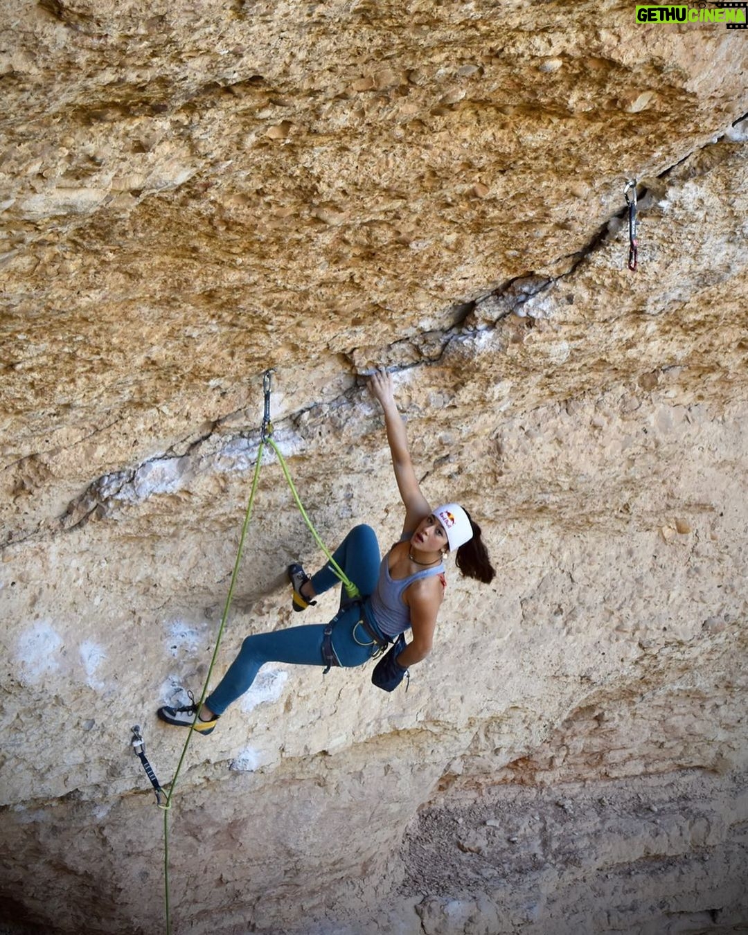 Angie Scarth-Johnson Instagram - Pushing through the bad days creates more Space for the good days. I often climb without much thought in my movement, it’s kind of my style and it’s hard to change. I have a bit of a “push through” mindset. I noticed through the last week that With every attempt I was using different feet, resting wherever and sometimes even skipping or adding holds. Its obvious that this is because I’m not really putting much thought into the movement and I’m really just climbing rather then creating memory and efficiency.. it took me time to realise that this is like trying to climb 3 different 9a’s rather then 1. 😂 back to the basics , Laps + creating body memory..😃🌻 @jorge.diazrullo @redbullau @climbing_anchors @thenorthface_aunz @tenayaclimbing @camp1889 @mytendon @cvok9c @climbersagainstcancerofficial @climbskinspain @frictionlabs #neverstopexploring #tenayaclimbing #climbinginspain #womanclimbers #climbskin #chalkupless #newstandardinchalk #climbinganchors #tenayaathlete Margalef, Cataluna, Spain