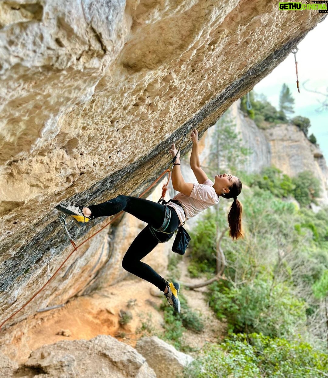 Angie Scarth-Johnson Instagram - Todays sends😃 “pur et dur “ 8b (31) Flash✅ “Milhomes” 8a+ (30) Flash ✅ Flash climbing!? So I’m back in margalef and the sky’s are still a bit rainy and sad :/ I’ve never really tried to onsight or flash anything, like ever.🤨 to be honest I sometimes find it stressful and less enjoyable.🤔😵💫 One of my favourite parts of climbing is how relaxing the process of problem solving is, 🧘♀️☀️🪨so I never really cared to give flash or onsight climbing a real go. My hardest flash grade was 8a, which is awesome But I always felt like I could flash harder if I really tried.. today I gave it a bit more of a crack!🔥if I’m honest on my feelings about flash climbing it was still ‘meh’ .. 😂 I know it sounds bad!! but I just really enjoy working a climb and finding sequences over time. BUT , I’m psyched! one thing I got out of it was that this has shown me that I’m in pretty good shape and that’s really really motivating for my project… So what’s your thoughts ? Love flash/onsight climbing 😃or not a fan?💩 Double flash with @bustermartin 💪 Who I’ve been working with on my training plans. @redbullau @climbing_anchors @thenorthface_aunz @tenayaclimbing @camp1889 @mytendon @cvok9c @climbersagainstcancerofficial @climbskinspain @frictionlabs #neverstopexploring #tenayaclimbing #climbinginspain #womanclimbers #climbskin #chalkupless #newstandardinchalk #climbinganchors #tenayaathlete #onsight #onsightclimbing #climbinginmargalef #womanonsight