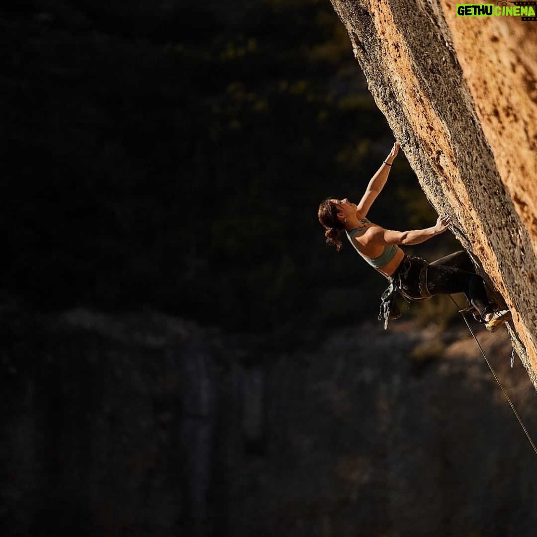 Angie Scarth-Johnson Instagram - ✅ Los últimos vampiros hippies 8c (33) Very sunny for a winters day. 🤔 I’ll take it, I’m not a fan of the cold. 🌞 📸: @javipec @redbullau @climbing_anchors @thenorthface_aunz @tenayaclimbing @camp1889 @mytendon @cvok9c @climbersagainstcancerofficial @climbskinspain @frictionlabs #neverstopexploring #tenayaclimbing #climbinginspain #womanclimbers #climbskin #chalkupless #newstandardinchalk #climbinganchors #tenayaathlete