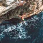 Angie Scarth-Johnson Instagram - I often get asked how I manage the fear of falling as a climber and I think its clear there isn’t a single climber that hasn’t sh@t themselves at least once at the sight of a fall. You learn pretty fast that climbing at your best can sometimes depend on your ability to regain that control in negative states of mind (such as the fear of falling) or it really becomes a debilitating, slow and frustrating process. it’s a very natural Instinct to have, So in that sense, a very rational fear! but It can be really hard to know where to start when managing a fear. Something that @hazel_findlay said to me that really stuck was, “pushing yourself passed your limits, really isn’t always a good thing”. https://go.strongmindclimbing.com/early-bird-flight (Link in bio ) this course designed by @strongmind.climbing based on managing the fear of falling…flight school, check it out! 📸 @honngy
