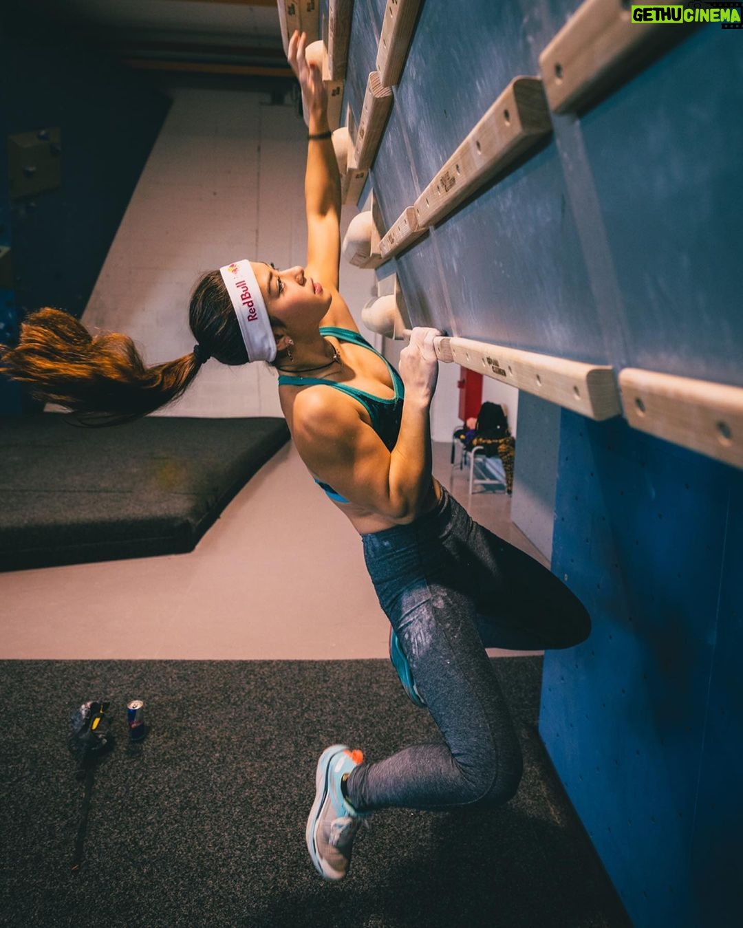 Angie Scarth-Johnson Instagram - After a long 6 week bracket of training Iβm starting to feel pretty tired. πIm no longer able to finish all my training and with each day my body can handle less and less. π
π»ββοΈ But other then feeling exhausted Im pretty happy to be in this position right now. π Now itβs time to start decreasing the training Load and getting in some extra rest! I know soon I will feel even better then before! The weather looks pretty wet in margalef the moment anyways.. @redbullau @climbing_anchors @thenorthface_aunz @tenayaclimbing @camp1889 @mytendon @cvok9c @climbersagainstcancerofficial @climbskinspain @frictionlabs #neverstopexploring #tenayaclimbing #climbinginspain #womanclimbers #climbskin #chalkupless #newstandardinchalk #climbinganchors #tenayaathlete πΈ: @chrisnataliephoto π§π½ββοΈ: @sharmaclimbingbcngava π¨π»βπ»: @bustermartin Sharma Climbing GavΓ