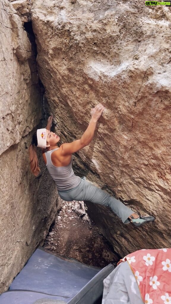 Angie Scarth-Johnson Instagram - Orgasmico v10✔️ little hair dab on the rock, don’t come for me. 🚨gotta say this one was pretty solid for a 10. @thenorthface @thenorthface_climb @thenorthface_aunz @redbull @redbullau @tenayaclimbing @camp1889outdoor @climbskinspain @