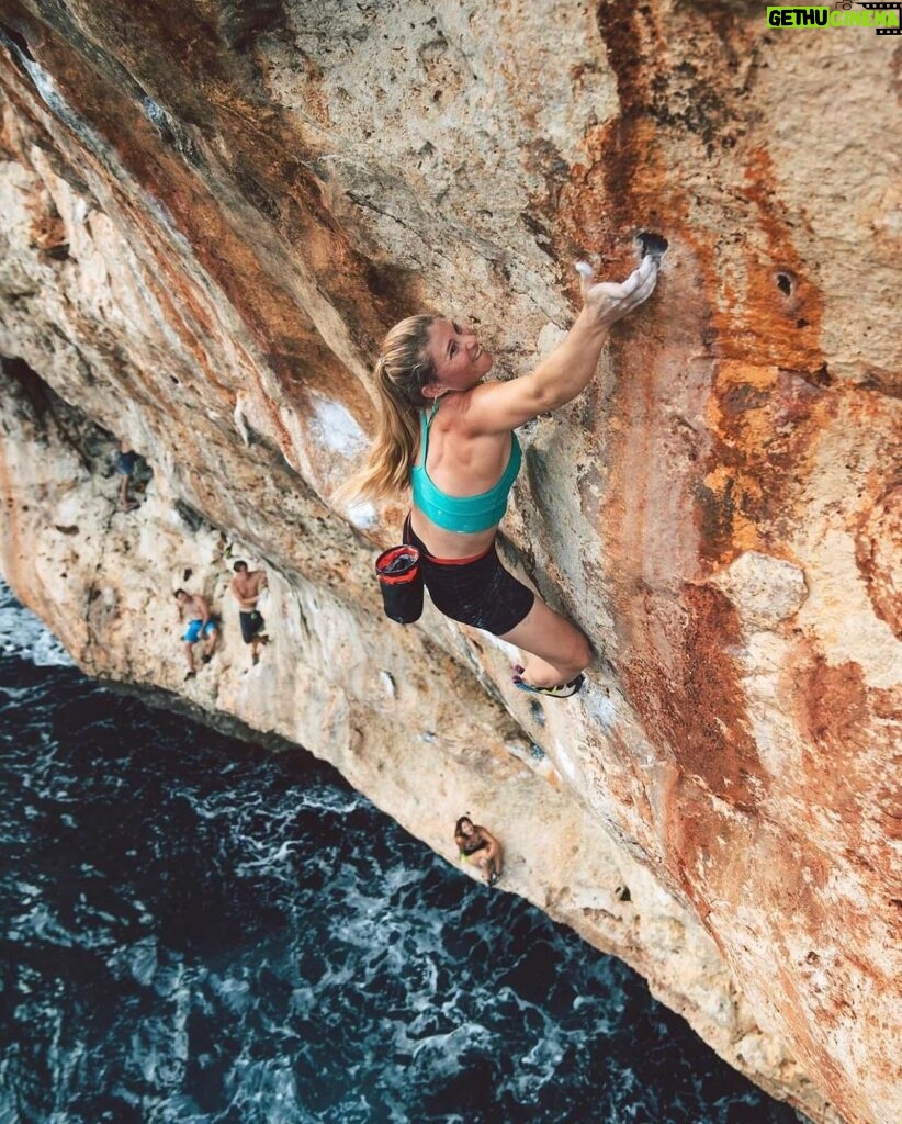 Angie Scarth-Johnson Instagram - Reel Rock 8 was the first proper climbing film I had ever watched.. Mum got me tickets to the local screening but I really wasn’t into watching climbing films. By the end of the night I left that cinema with a little fire in my heart for climbing.. I was so new to the sport and it was also the first time in my short life I ever really felt inspired by something. The Reel Rock tour was my insight to worldly climbing and climbers before instagram really became the thing. It was also the First time I heard about @hazel_findlay, I found out shortly after she would be coming to Australia for the tour. I very clearly remember putting on my favourite dress just to meet her , and then putting some shorts on underneath just incase she wanted to Boulder some of the tables at the venue with me.😂 I was such a fan girl of both her and the films made by @reelrock (pic3) it really feels crazy to be going into a Reel rock tour myself and .. WITH hazel !!! 📸 @honngy @thenorthface @reelrock @redbull @thenorthface_aunz @thenorthface_climb @redbullau @tenayaclimbing @camp1889outdoor @climbskinspain