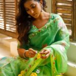 Anindita Bose Instagram - Happy Dussehra 🪷 This Durga pujo deck up in this sheer green handwoven ensemble with Durga motif embroidered on the Anchal and blouse back. The lotus detailing with intricate border created all over the saree evokes a sense of eternal beauty, making it suitable for any time of the day. May it be your pandal hopping session or quick meet-ups with your friends, ace the look with elegance and in style. Pictures @bijaya_datta @shyanjit0707 Location @therajbaribawaliofficial HMU @abhijitpl2 @ginni_love21 @sanandalaha Styling @stylebysumit Saree @sayantighoshdesignerstudio #sayantighoshdesignerstudio #sayantighoshpujocollection2023 #festivecollection #festivewear #durgapuja2023 #maaasche #duggadugga #nabami #navadurga #durga #durgasaree #durgablouse #organzasaree #handembroidery #lavender #instagram #insta #instadaily