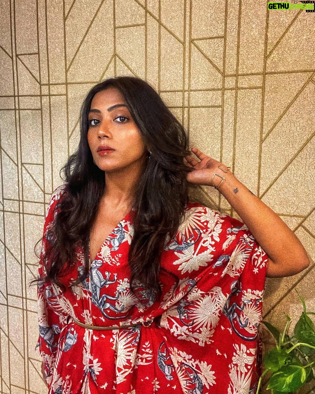 Anindita Bose Instagram - When in doubt…. . . Dress @turaturi . . . . . . . . . #instagood #instagram #insta #instadaily #fashion #slowfashion #vocalforlocal #vocalforlocalindia #mulmul