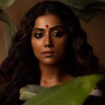 Anindita Bose Instagram – #bts 🌺
.
.
With my favourite @basusutirtha 
.
.
.
.
.
.
.
#photoshoot #pujospecial #reelsvideo #reels #reelsinstagram #instagood #flashbackfriday #flashback