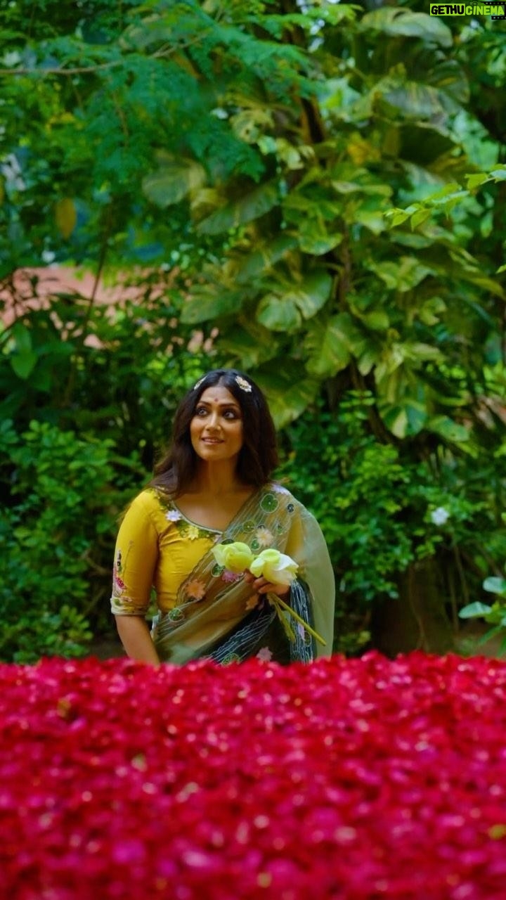Anindita Bose Instagram - Nothing holds back the excitement of getting Durga Maa’s first look as she reaches Mondop on Shoshti. Here we present a super comfortable light weight green ensemble, that has the imagery of entire family of Maa with her kids inimitably hand embroidered on the anchal & blouse. Also the lotus and lotus leaves cutout work on the border and on the body of the saree steals the look for your shoshti. Carry your style effortlessly while looking ethereal draped in this ensemble. Gracing the Soshti look @aninditaa_bose 💛 #sayantighoshdesignerstudio #sayantighoshpujocollection2023 #festivecollection #festivewear #durgapuja2023 #maaasche #duggadugga Kolkata