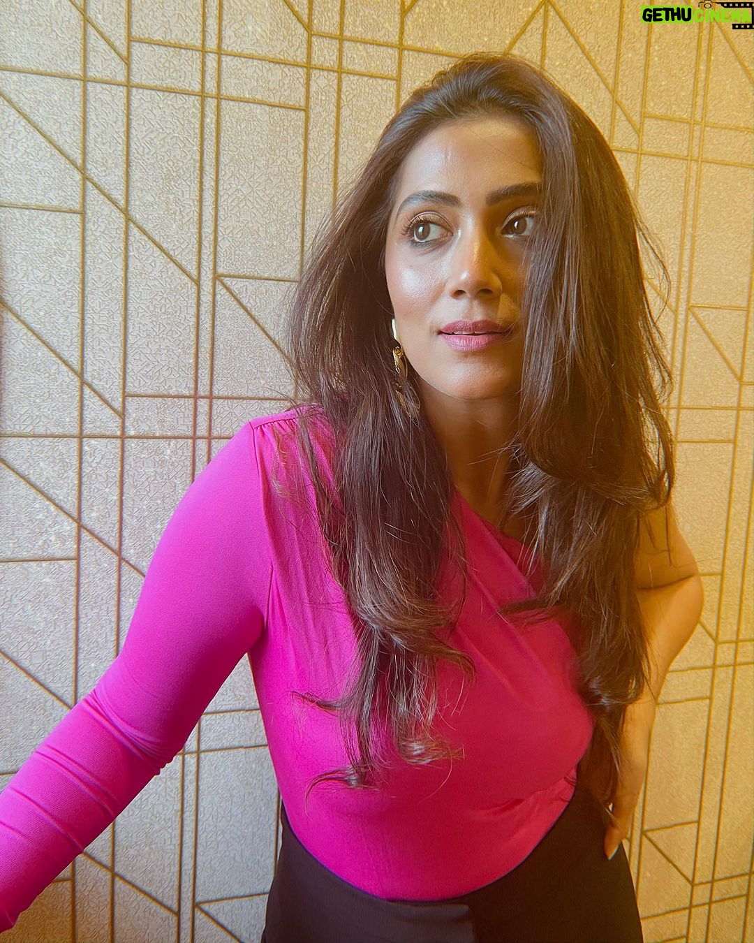 Anindita Bose Instagram - This barbie is 3 months late to the trend but was on time for her trailer launch. π . . . #parnasavarirshaap #trailerlaunch @hoichoi.tv . . . . . . #instagram #instagood #insta #promotion #instalike #promotions