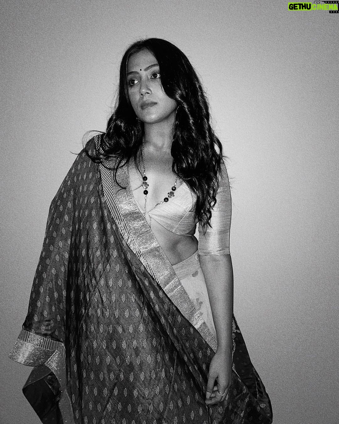 Anindita Bose Instagram - What a night!!! ✨💫 Subho Bijaya… . . . . . . . . . #shubhobijayadashami #instagram #instagood #instadaily #insta #ethnicwear #ethnic #aboutlastnight Mumbai - मुंबई
