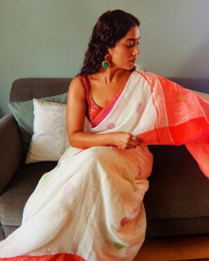 Anindita Bose Instagram - 🌷 Shubho Ashtami 🌷
.
.
.
.
.
.
#instagram #insta #instagood #saptami #durgapuja #ethnic #ethnicwear #saree #puja #instadaily #localforvocal